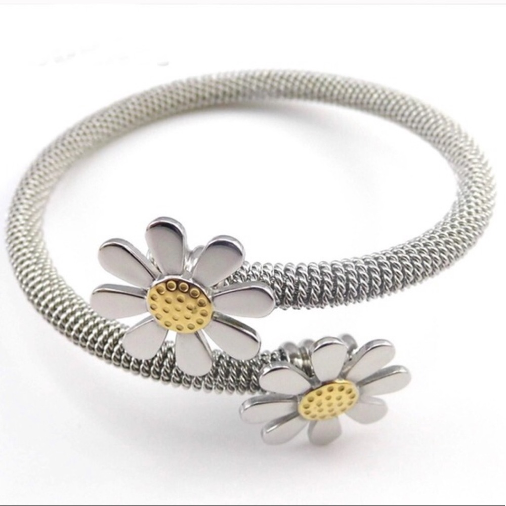 Bangle bracelet